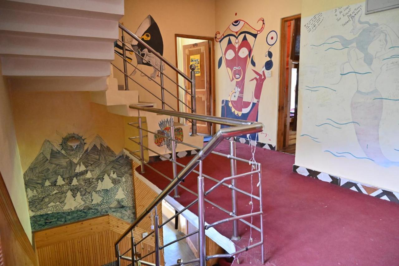 Indian Backpackers Hostel Manāli Exteriör bild