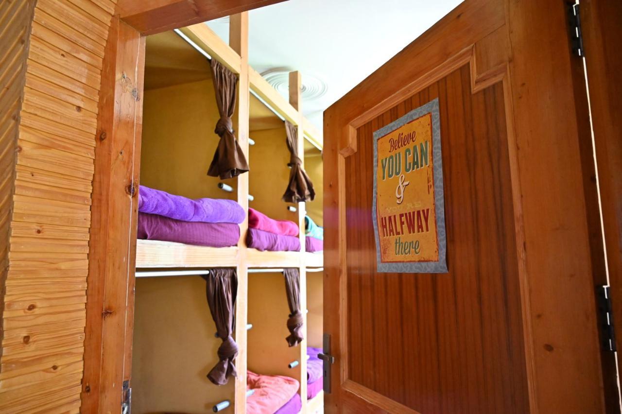 Indian Backpackers Hostel Manāli Exteriör bild