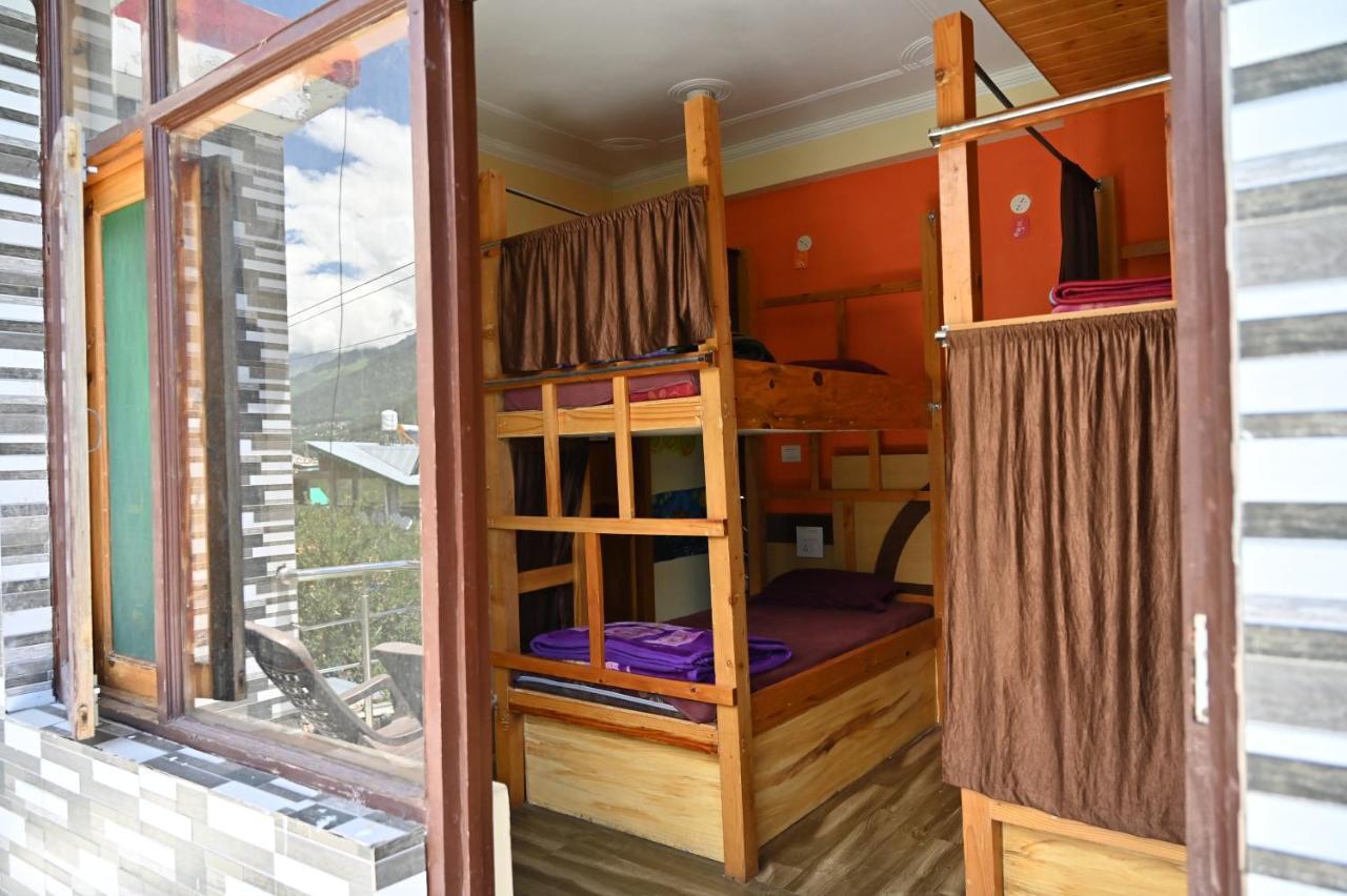 Indian Backpackers Hostel Manāli Exteriör bild