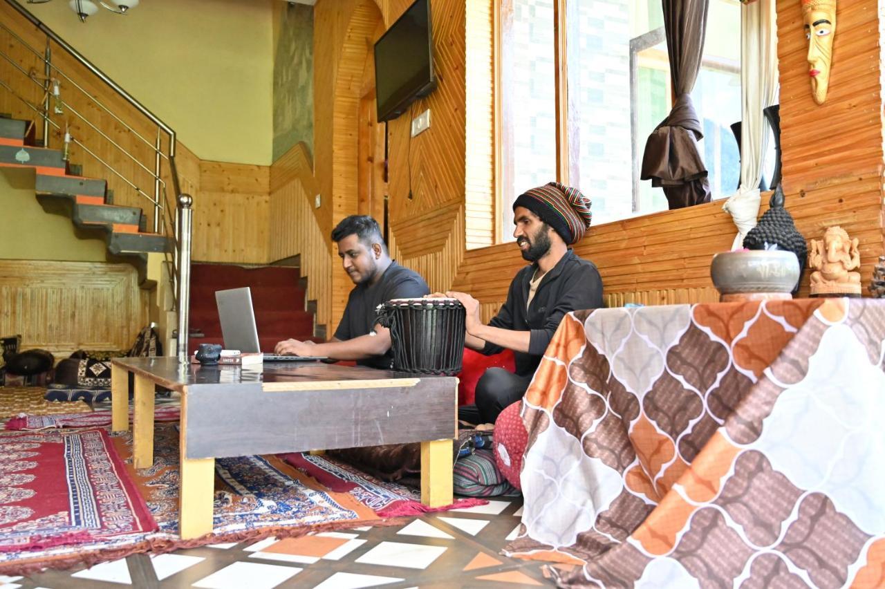 Indian Backpackers Hostel Manāli Exteriör bild