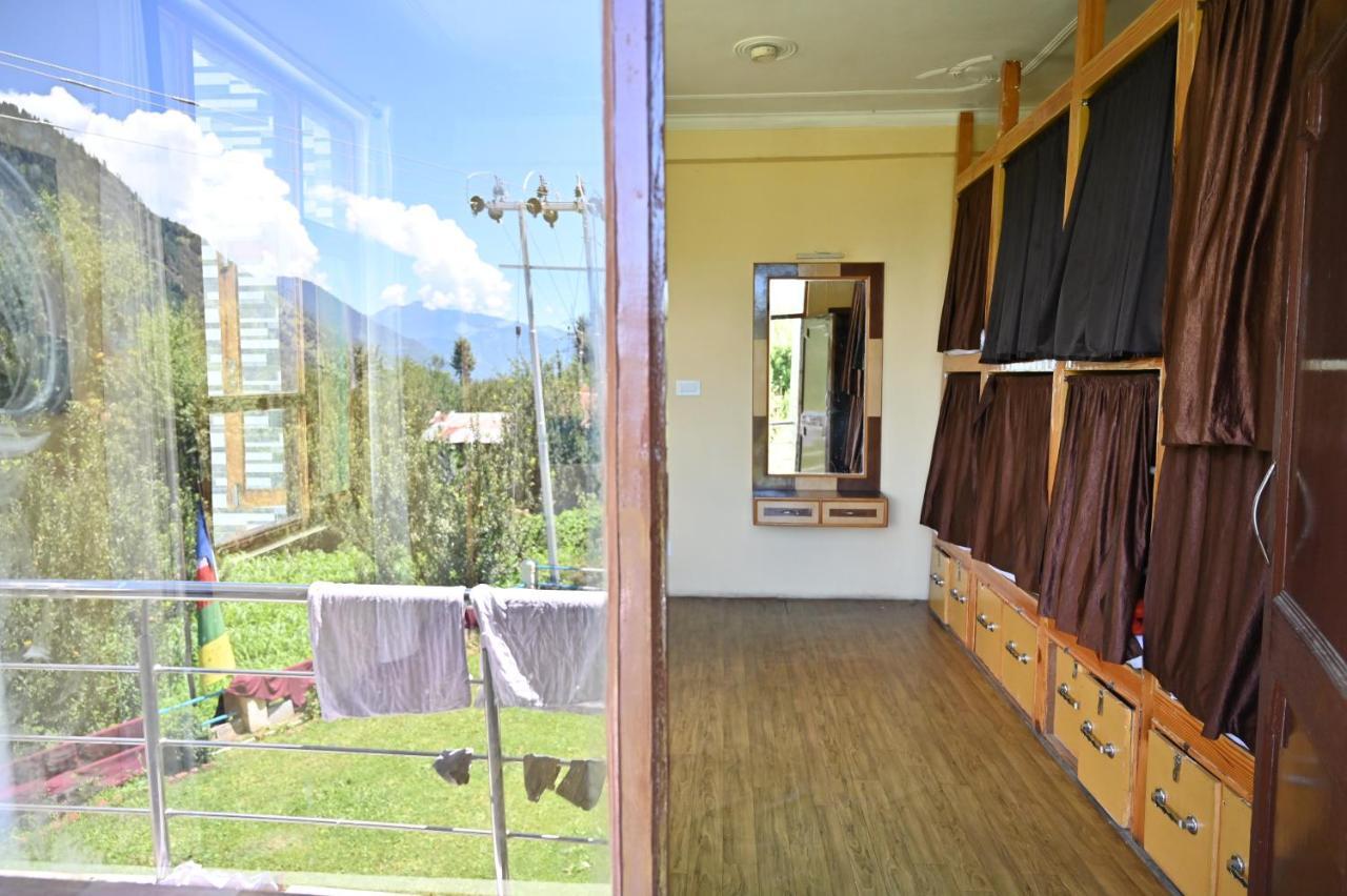 Indian Backpackers Hostel Manāli Exteriör bild