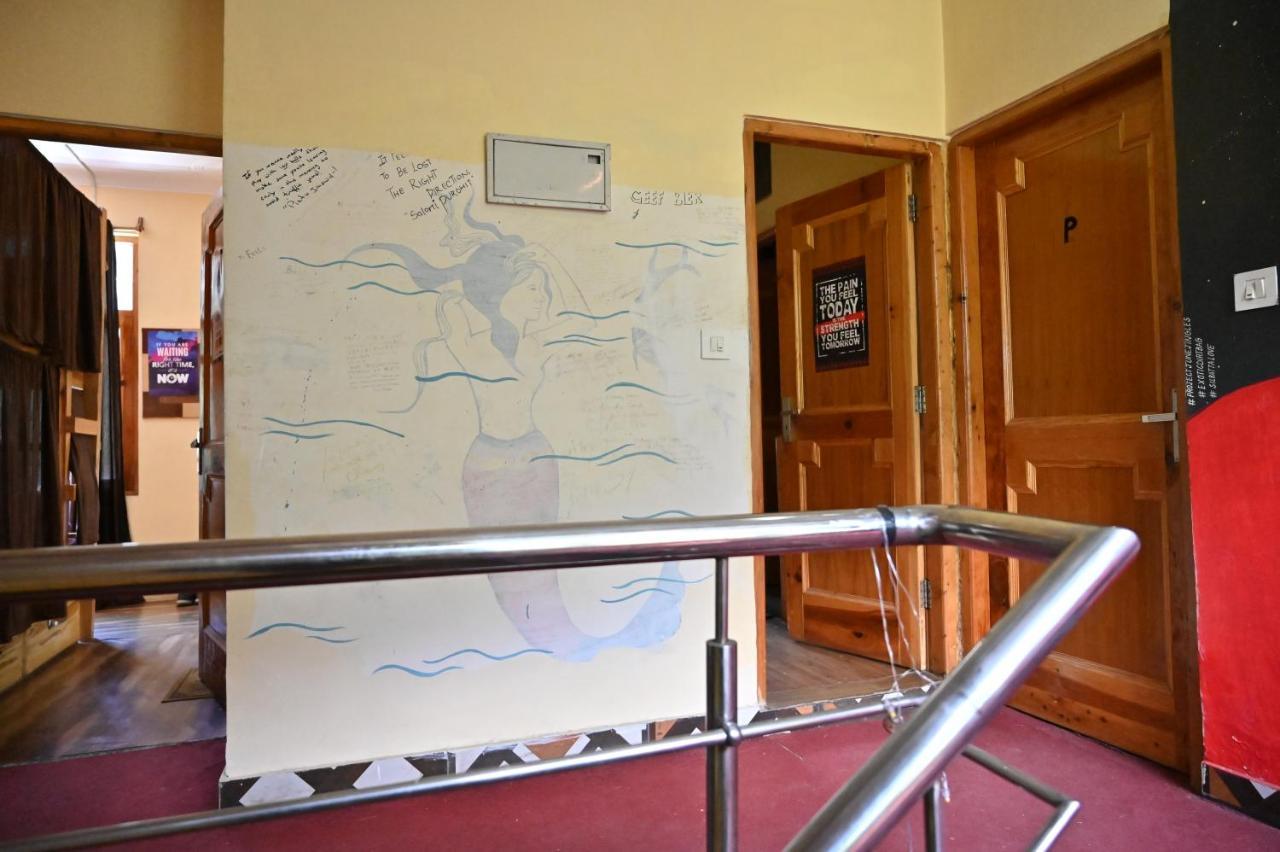 Indian Backpackers Hostel Manāli Exteriör bild
