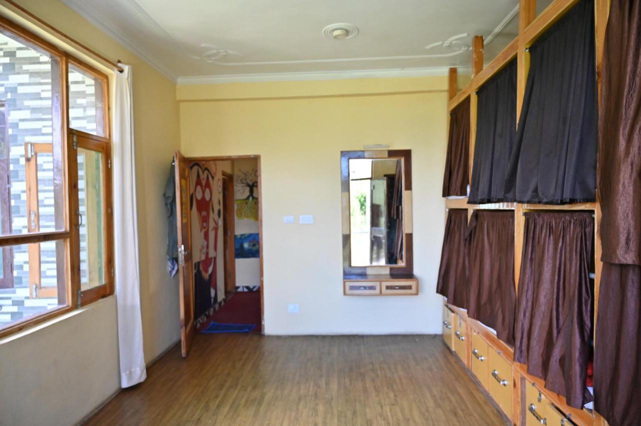 Indian Backpackers Hostel Manāli Exteriör bild