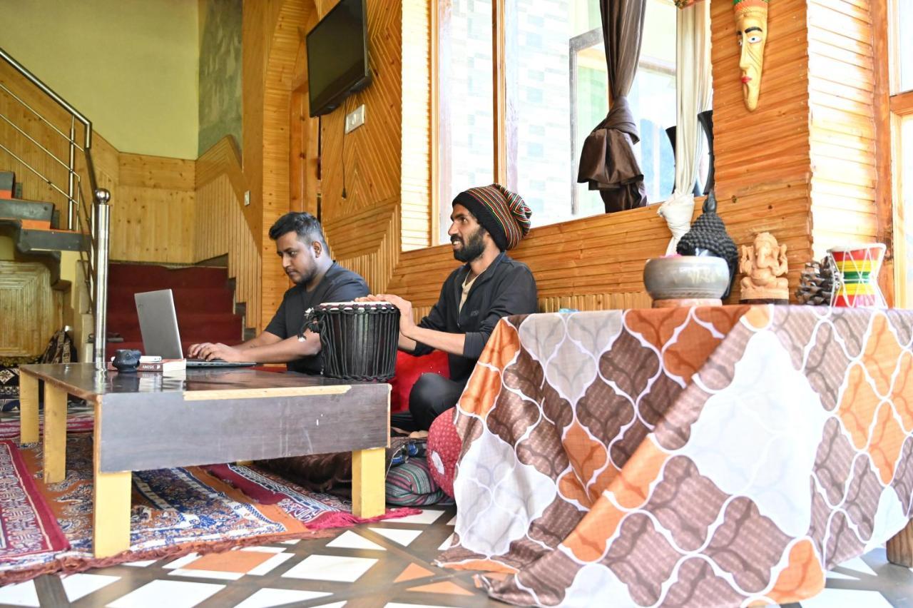 Indian Backpackers Hostel Manāli Exteriör bild