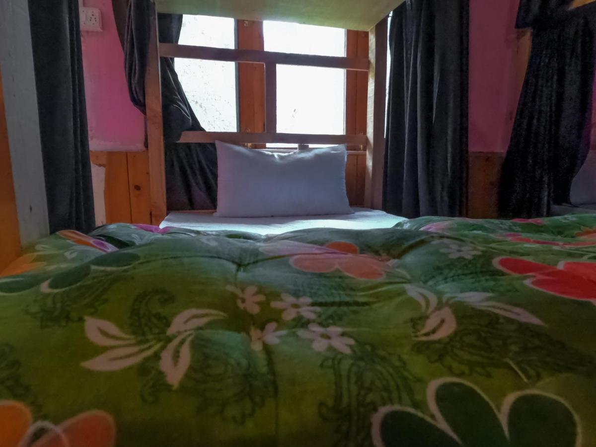 Indian Backpackers Hostel Manāli Exteriör bild