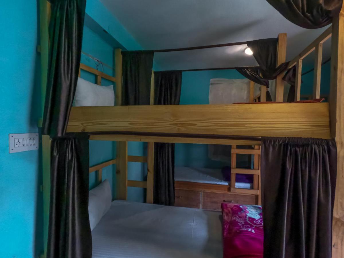 Indian Backpackers Hostel Manāli Exteriör bild