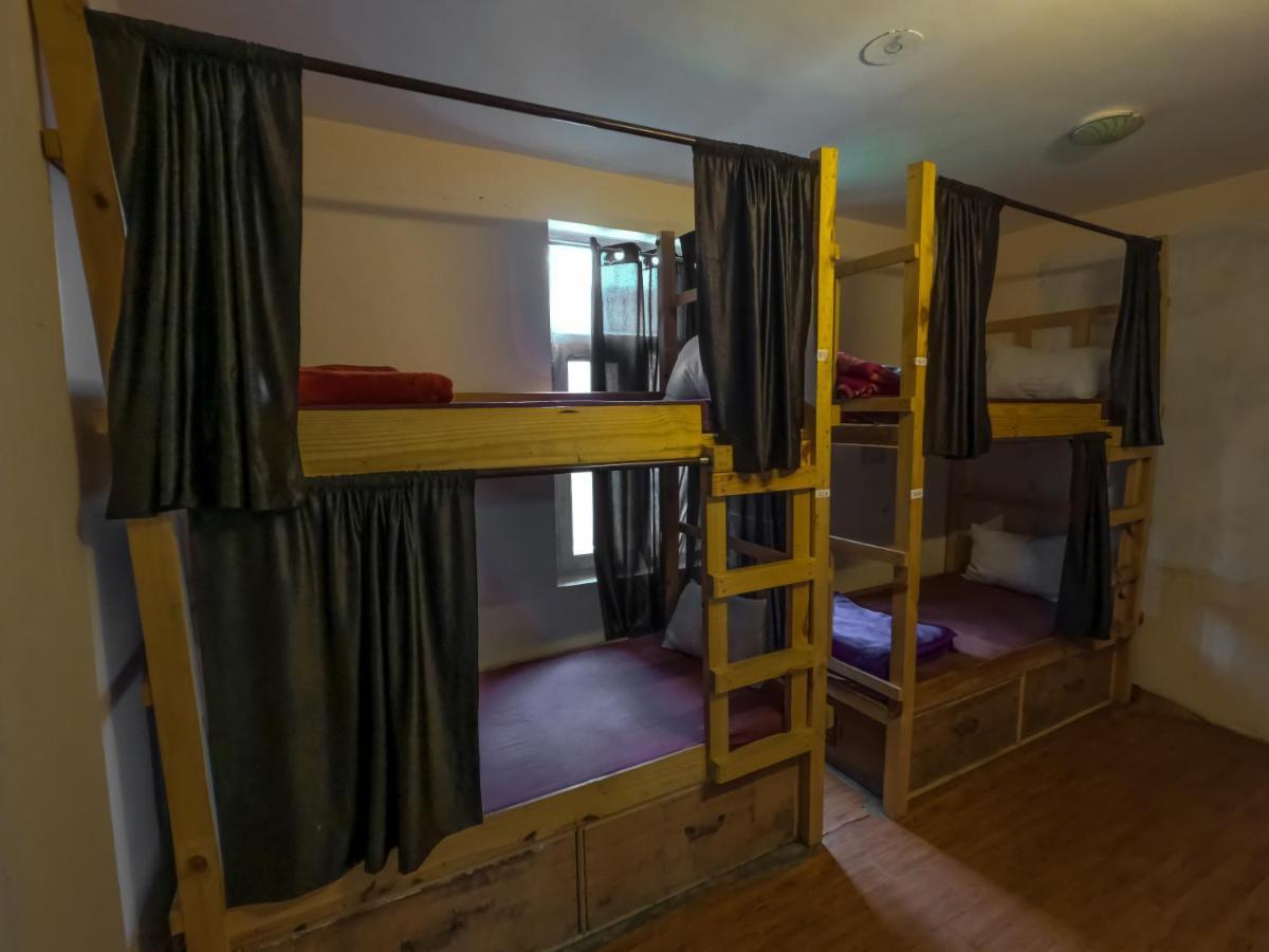 Indian Backpackers Hostel Manāli Exteriör bild