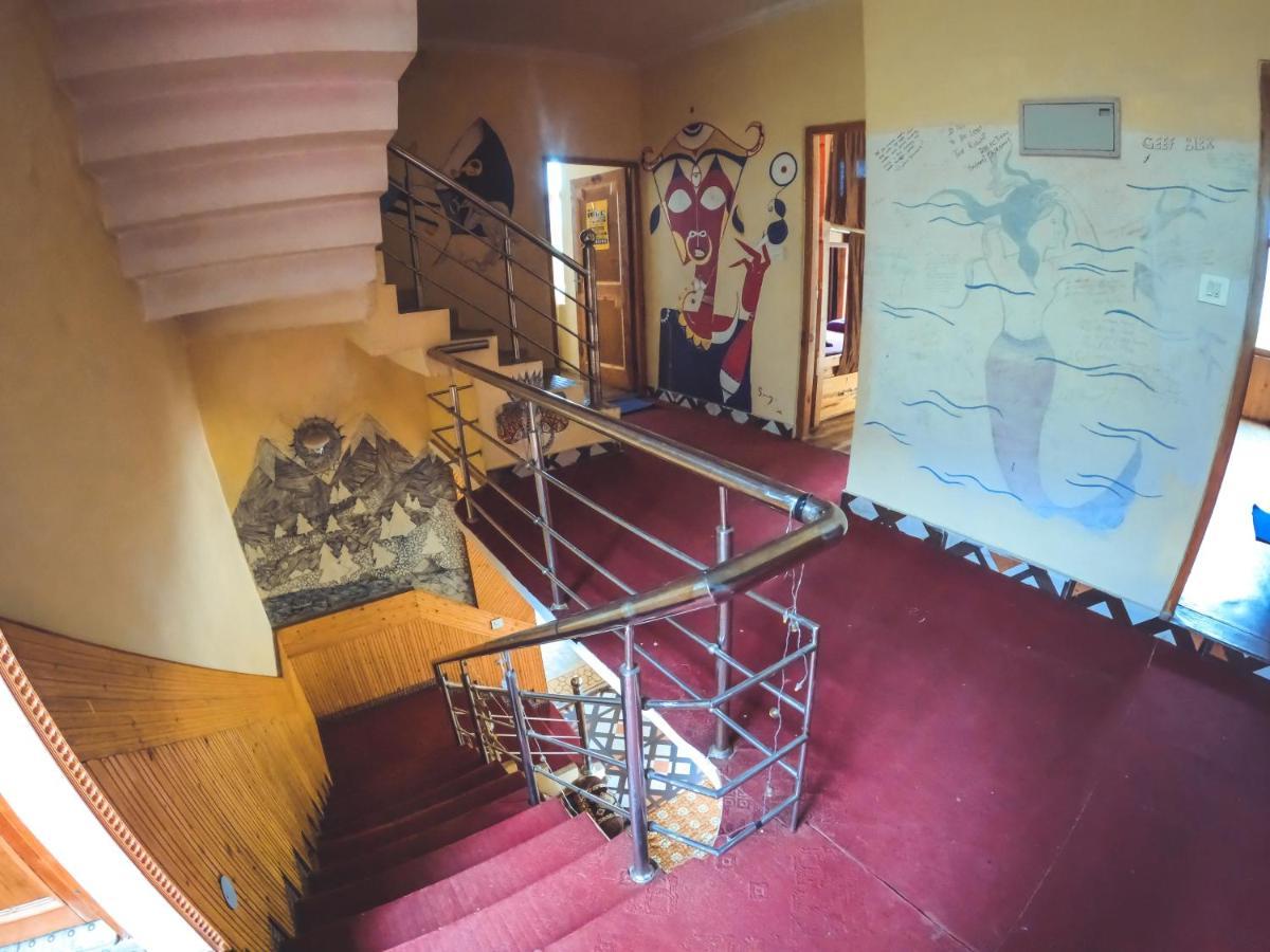 Indian Backpackers Hostel Manāli Exteriör bild