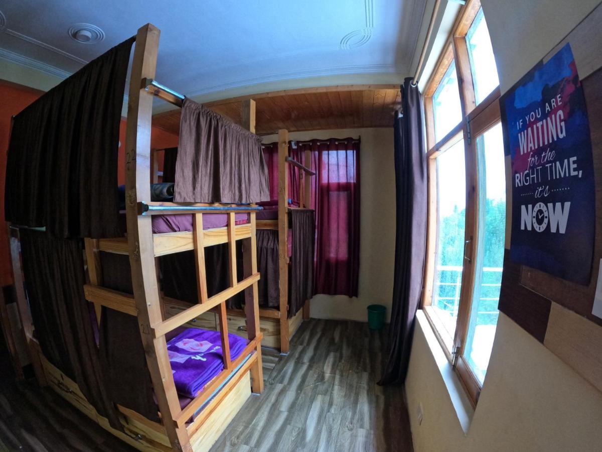 Indian Backpackers Hostel Manāli Exteriör bild