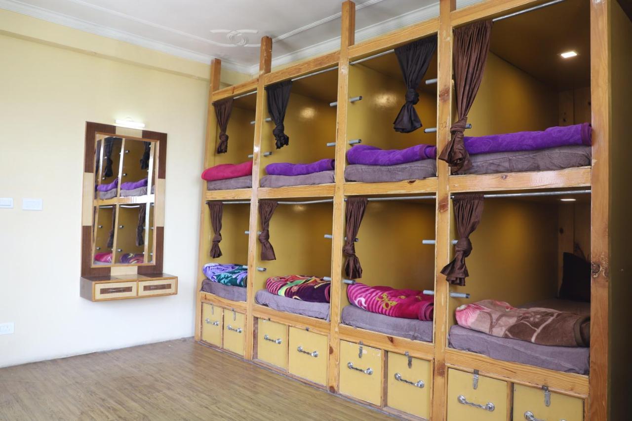 Indian Backpackers Hostel Manāli Exteriör bild