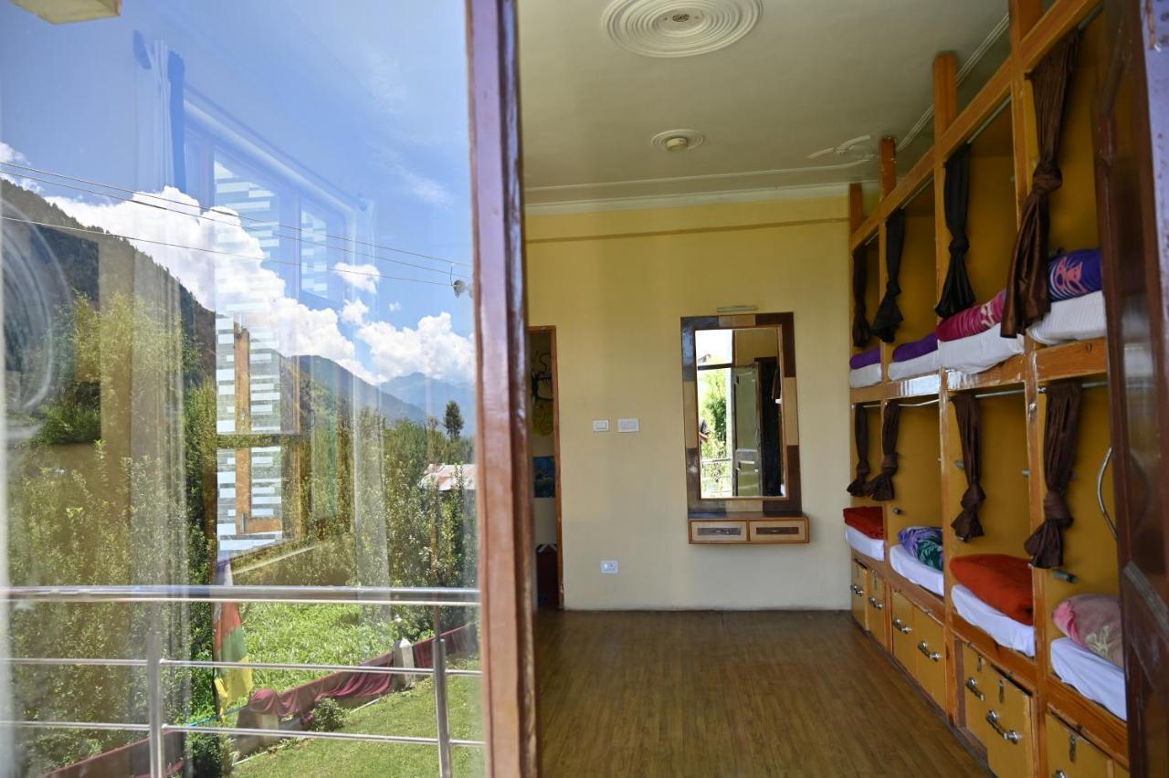 Indian Backpackers Hostel Manāli Exteriör bild