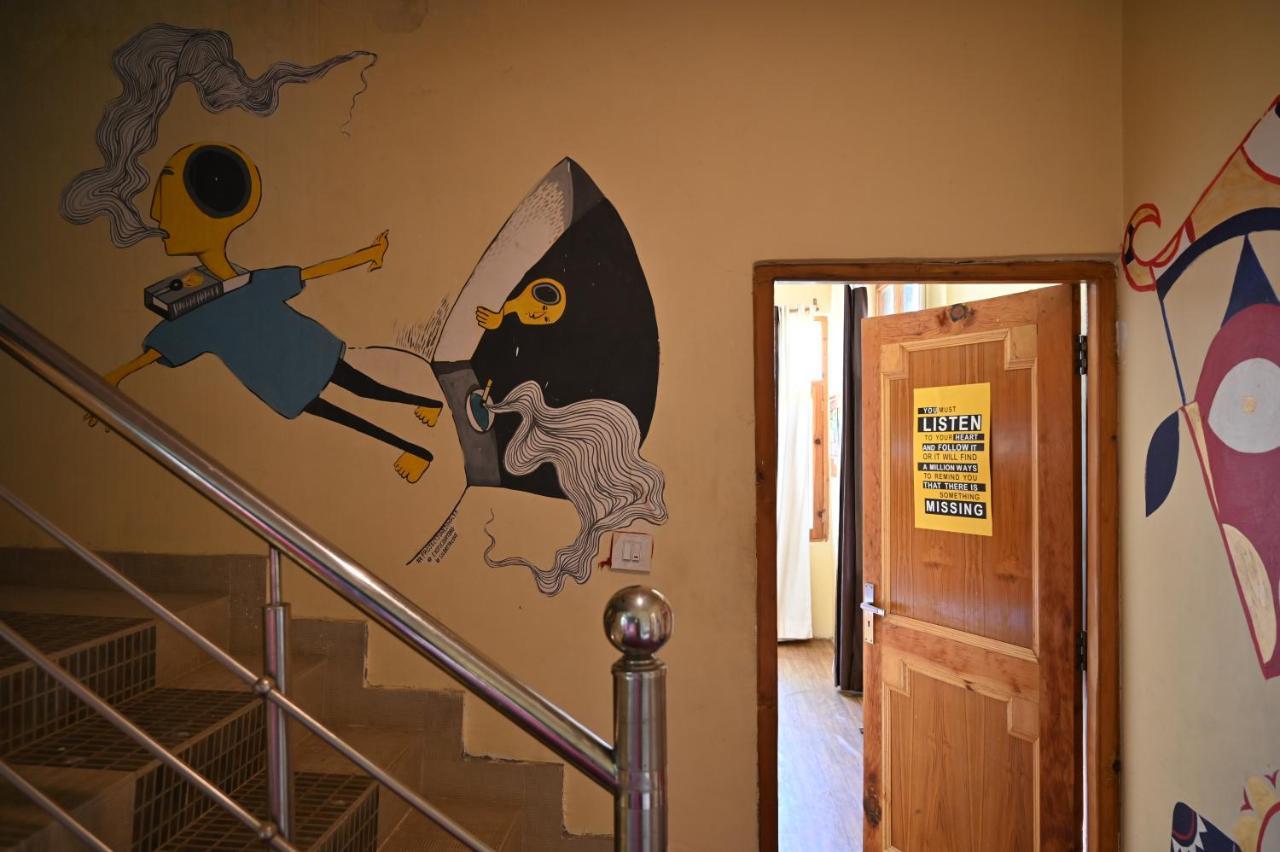 Indian Backpackers Hostel Manāli Exteriör bild