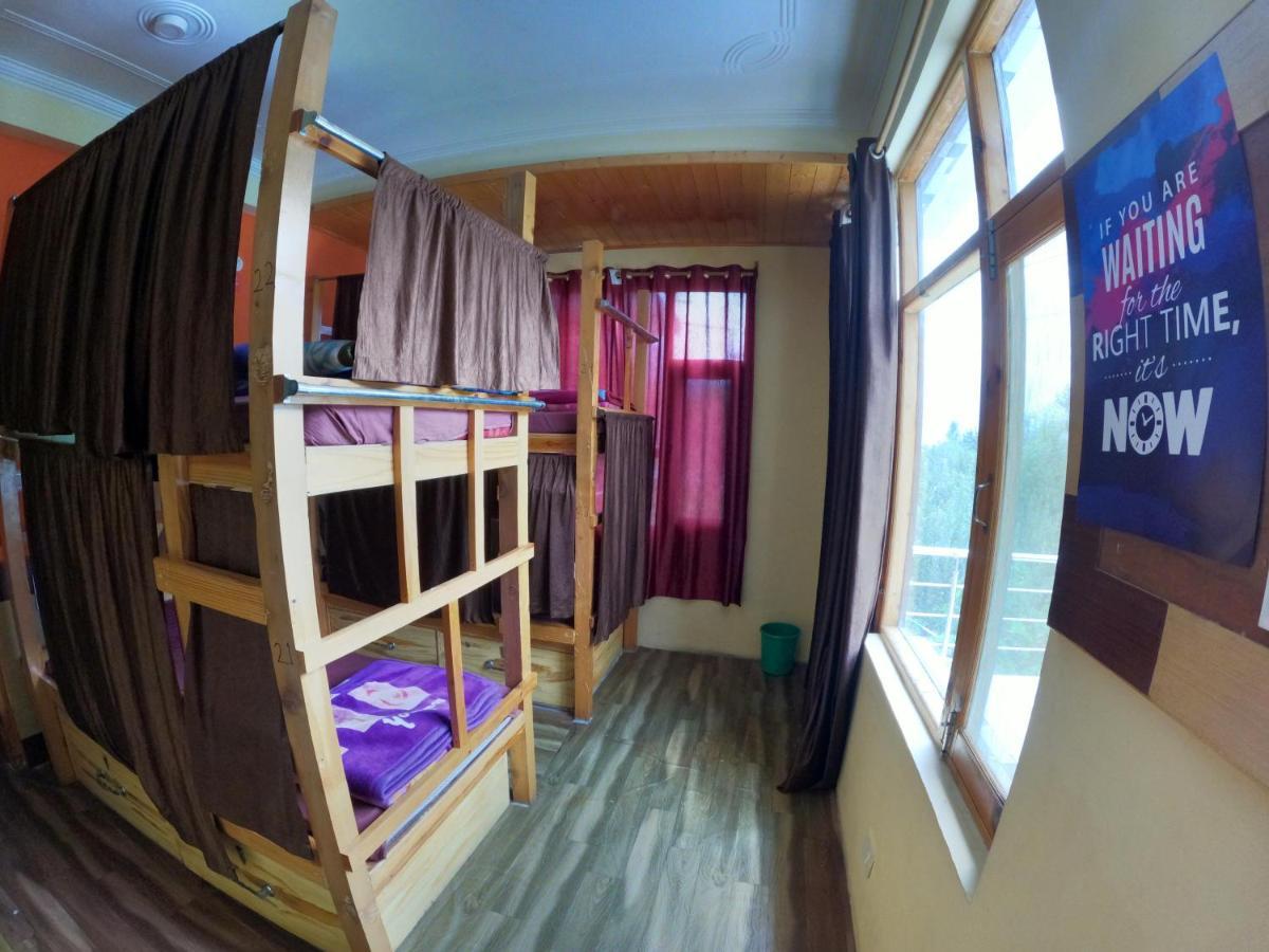 Indian Backpackers Hostel Manāli Exteriör bild
