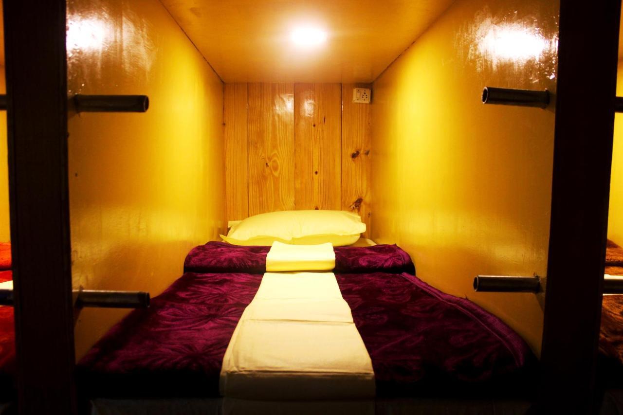 Indian Backpackers Hostel Manāli Exteriör bild
