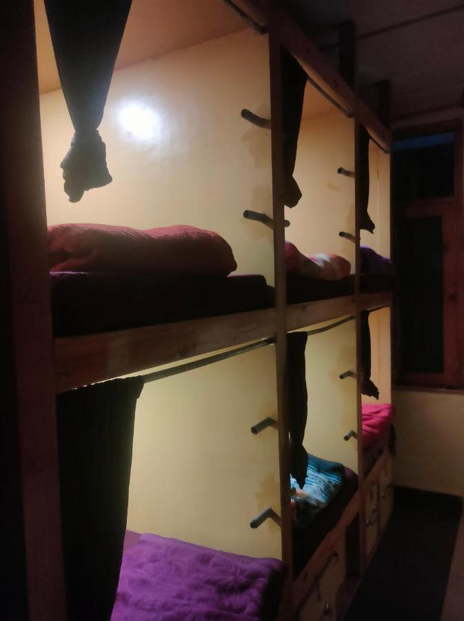 Indian Backpackers Hostel Manāli Exteriör bild